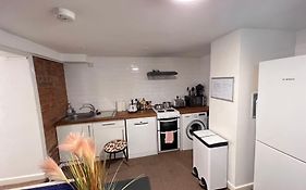 Central Cheltenham, Self Contained Flat, Sleeps 4, Private Basement Flat With Full Kitchen, Ideal For Shopping, Races, Festivals Or Short City Breaks, Free Parking Available By Reservation Only, Evcharger